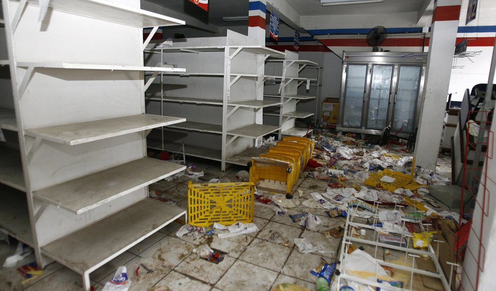 Sem polícia, Bahia conta 18 mortos em apenas 5 horas (Foto: ARESTIDES BAPTISTA/AGÊNCIA ESTADO) Sem polícia, Bahia conta 18 mortos em apenas 5 horas