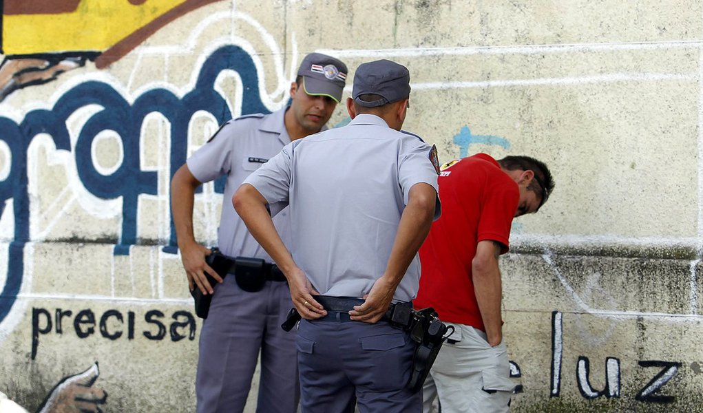 84,7% defendem ação policial na cracolândia (Foto: EPIT¡CIO PESSOA/AG NCIA ESTADOEPITÁCIO PESSOA/AGÊNCIA ESTADO) 84,7% defendem ação policial na cracolândia