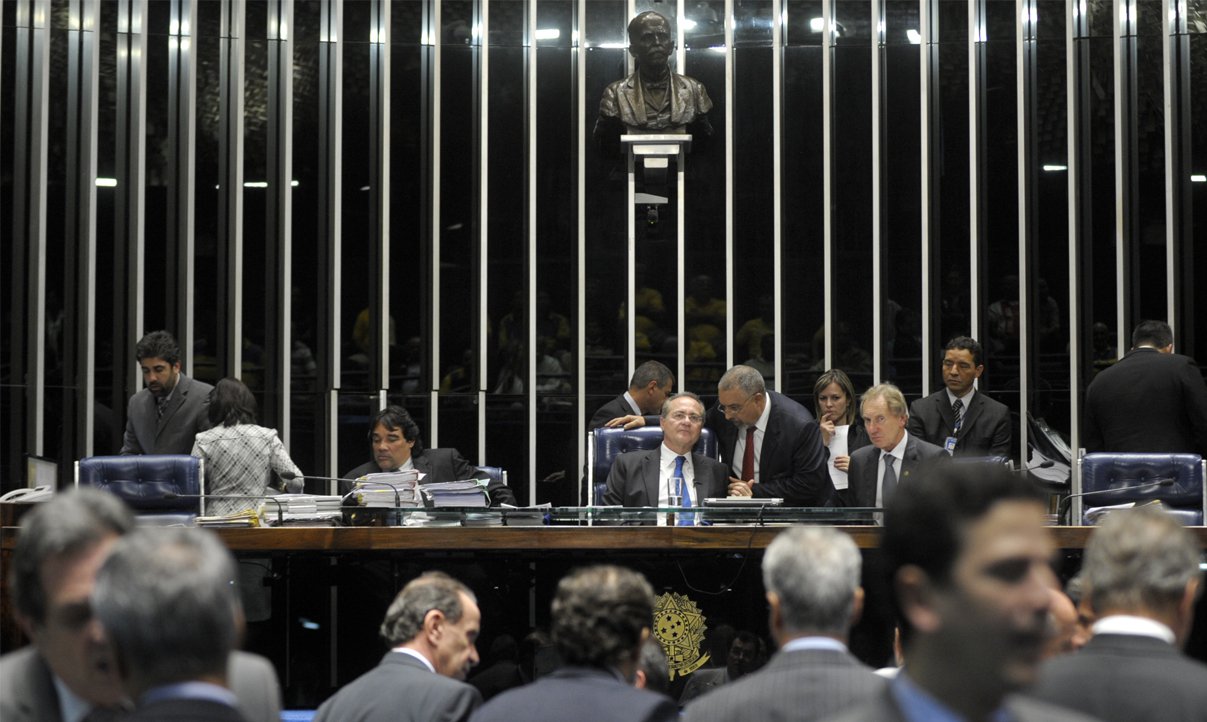 Senado aprova anistia a policiais grevistas em 18 estados Senado aprova anistia a policiais grevistas em 18 estados