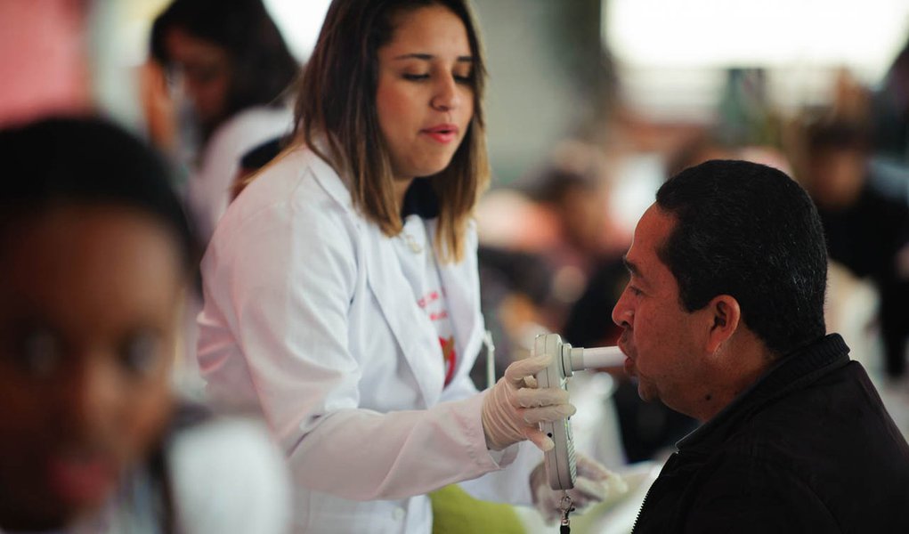 Juristas questionam serviço obrigatório no SUS Juristas questionam serviço obrigatório no SUS