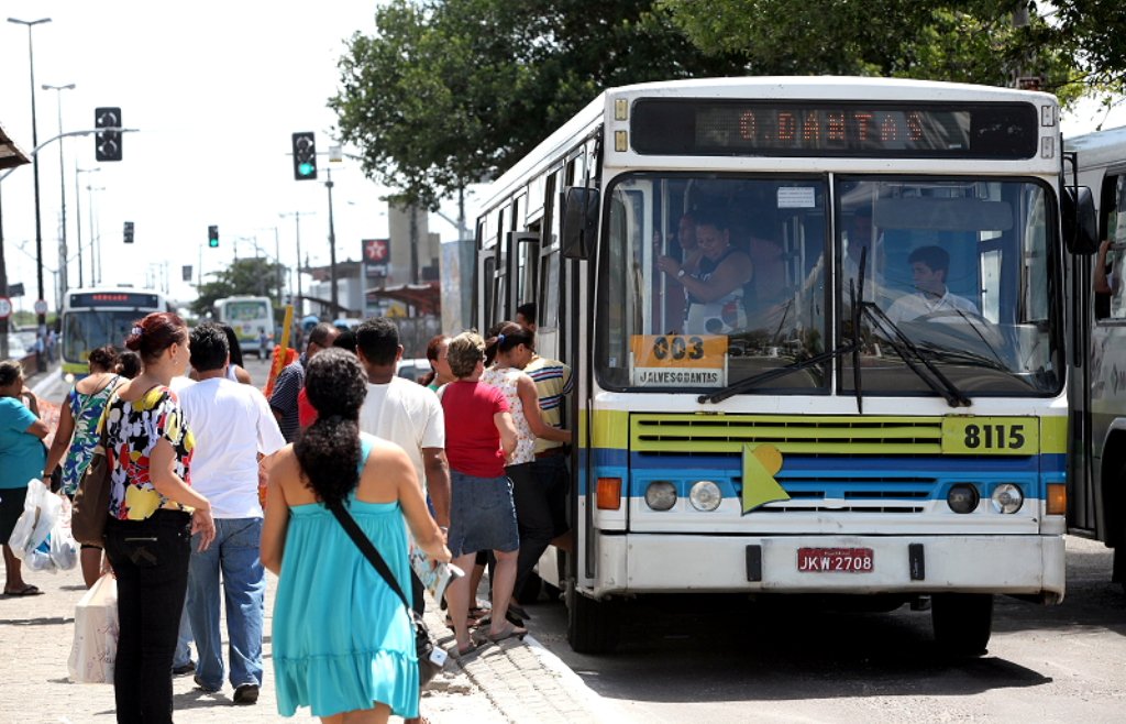 Justiça determina que tarifa de ônibus volte a custar R$ 2,25 Justiça determina que tarifa de ônibus volte a custar R$ 2,25