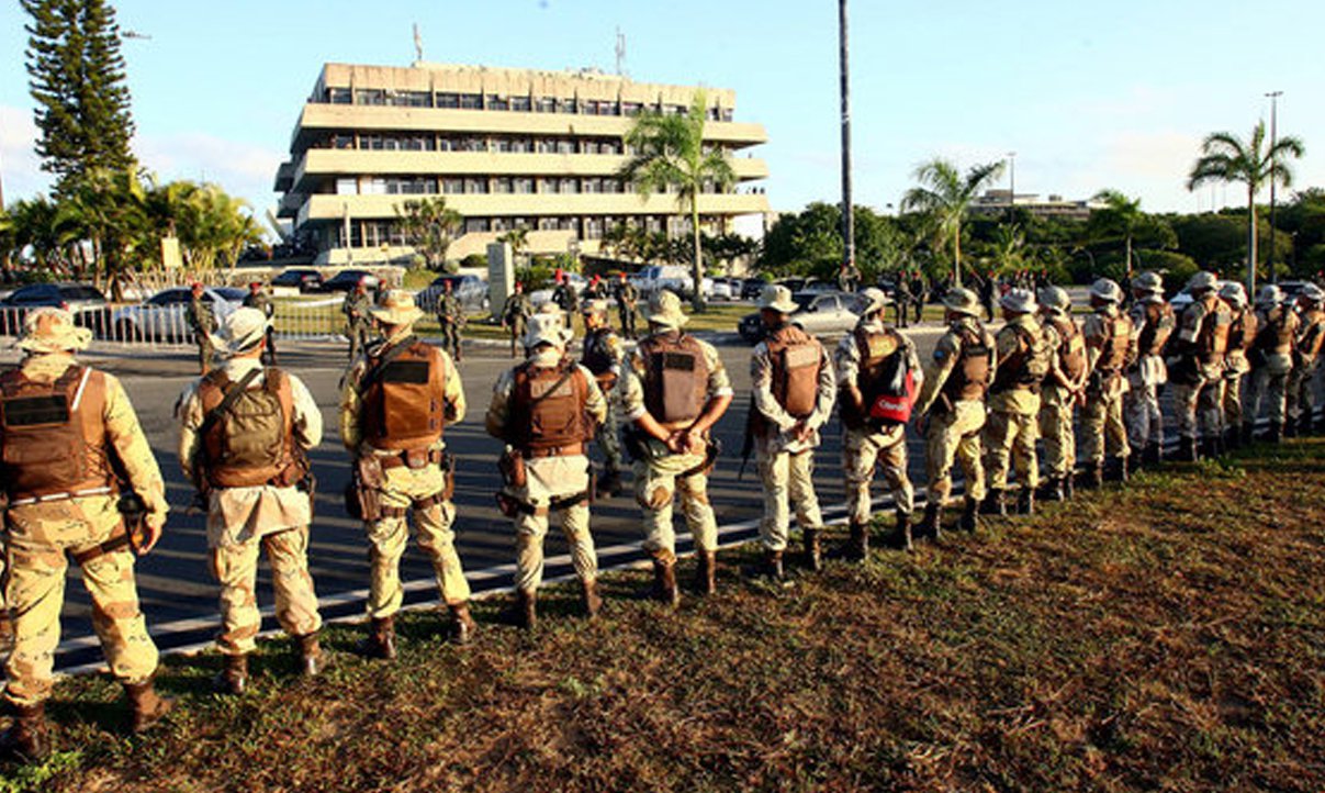 Ampliada anistia a policiais grevistas na Bahia e em mais 17 estados Ampliada anistia a policiais grevistas na Bahia e em mais 17 estados
