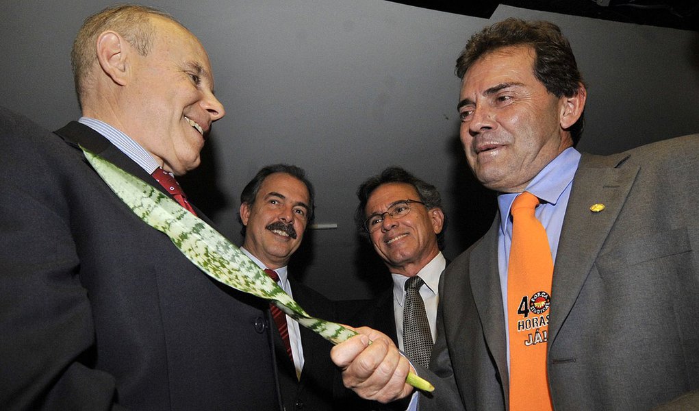 Força Sindical vai pedir a cabeça de Mantega Força Sindical vai pedir a cabeça de Mantega