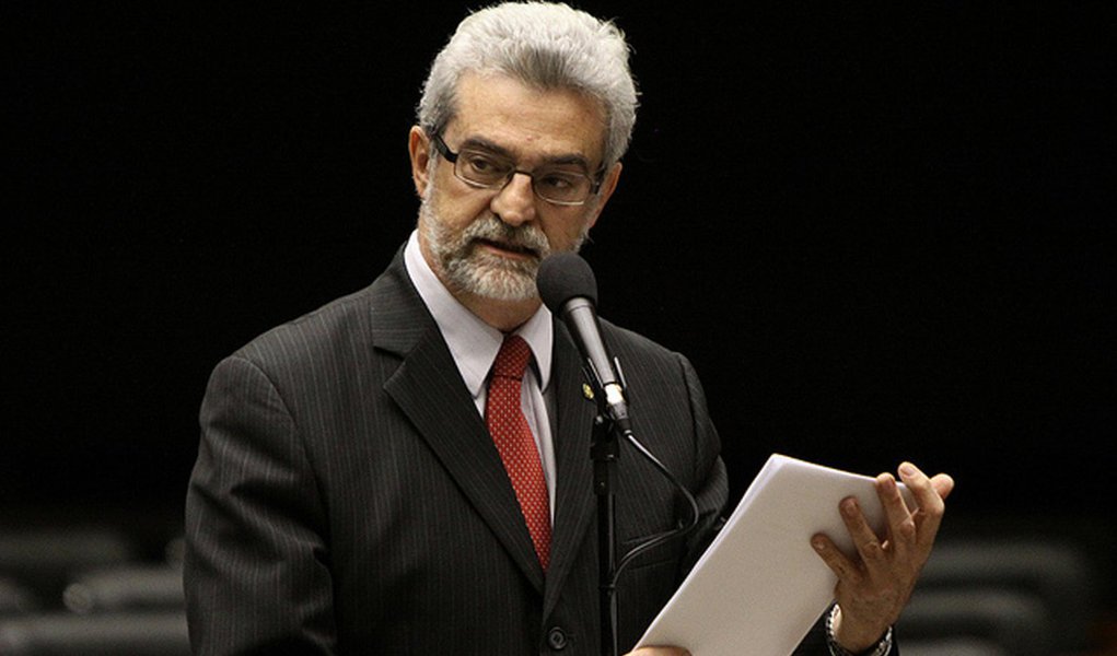 PT e PSDB se dizem "pais" de programas sociais PT e PSDB se dizem "pais" de programas sociais