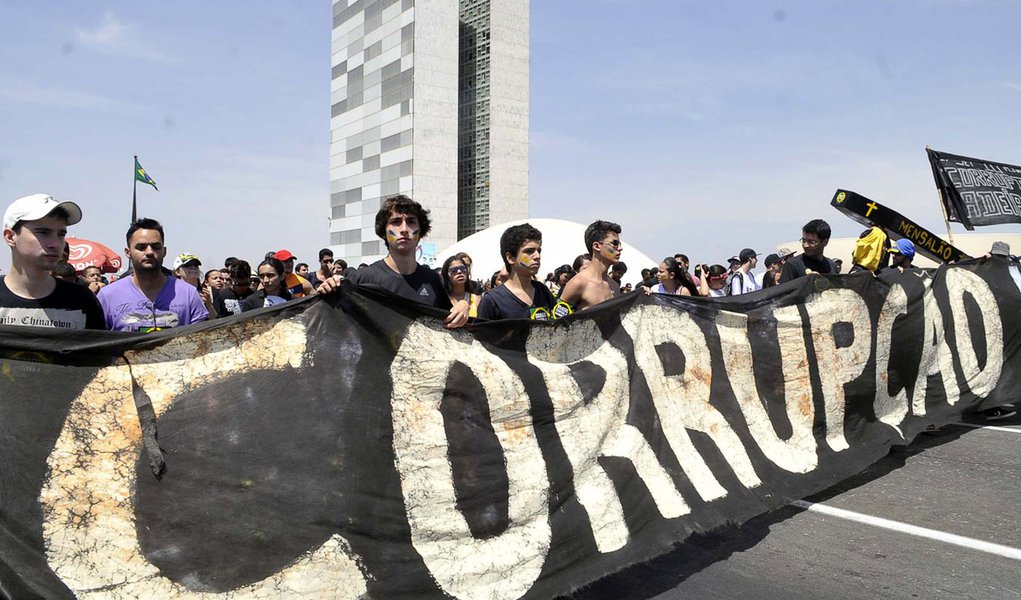 Partidos são corruptos para 81% dos brasileiros Partidos são corruptos para 81% dos brasileiros