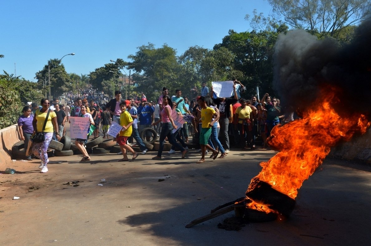 Protesto fecha acessos a cidade do Entorno do DF Protesto fecha acessos a cidade do Entorno do DF