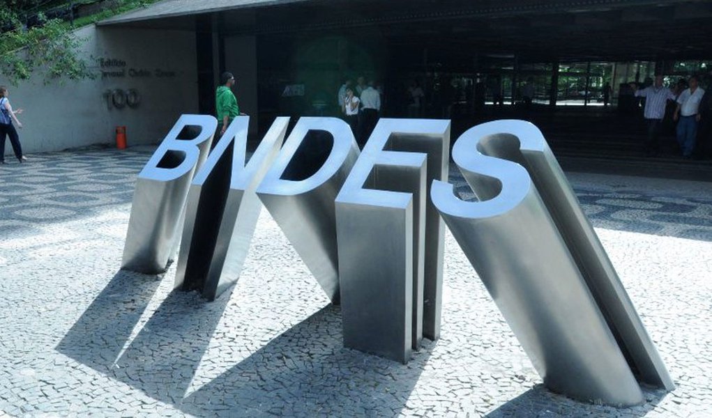Patrimônio do BNDES recua 38% Patrimônio do BNDES recua 38%