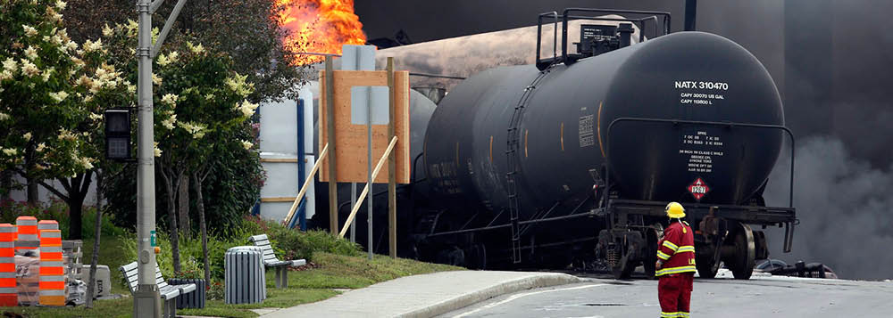 Trem de carga explode e arrasa cidade no Canadá Trem de carga explode e arrasa cidade no Canadá