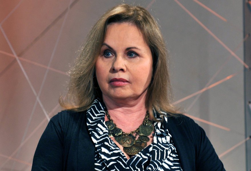 Procuradora dá "três tiros" numa só ação (Foto: VALTER CAMPANATO-ABR ) Procuradora dá "três tiros" numa só ação