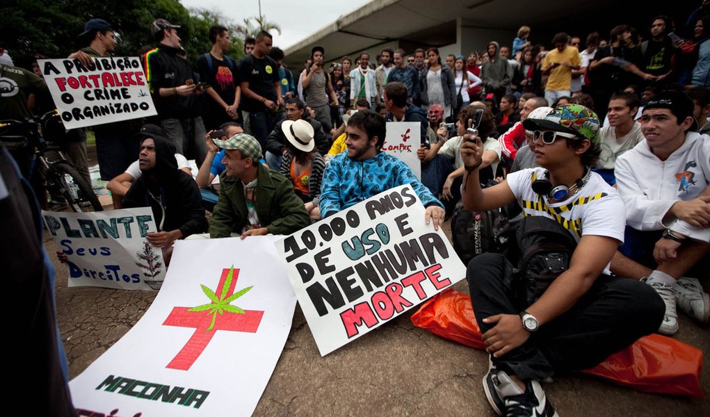 Marcha da Maconha em SP arrecada R$ 15 mil via internet (Foto: João Brito/Folhapress) Marcha da Maconha em SP arrecada R$ 15 mil via internet