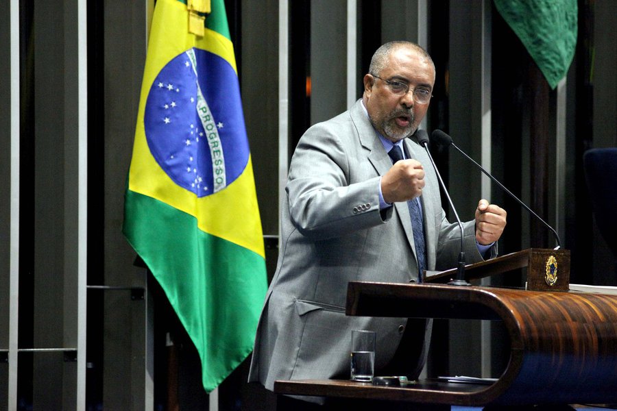 Paim comemora PEC contra voto secreto Paim comemora PEC contra voto secreto