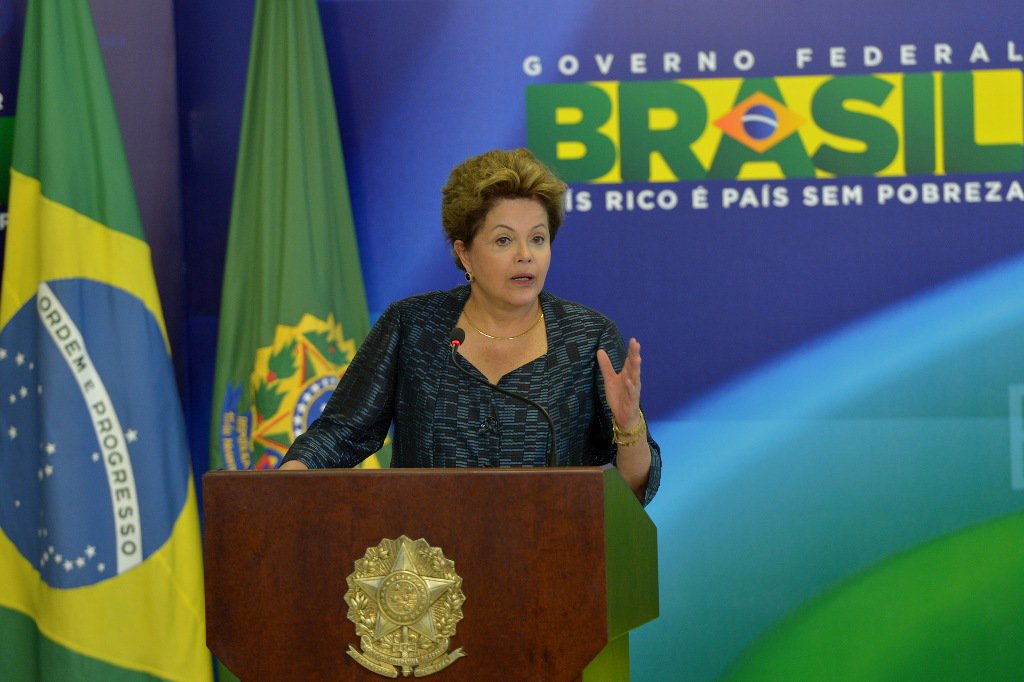 Dilma lança plano que suspende execução de dívidas de produtores Dilma lança plano que suspende execução de dívidas de produtores