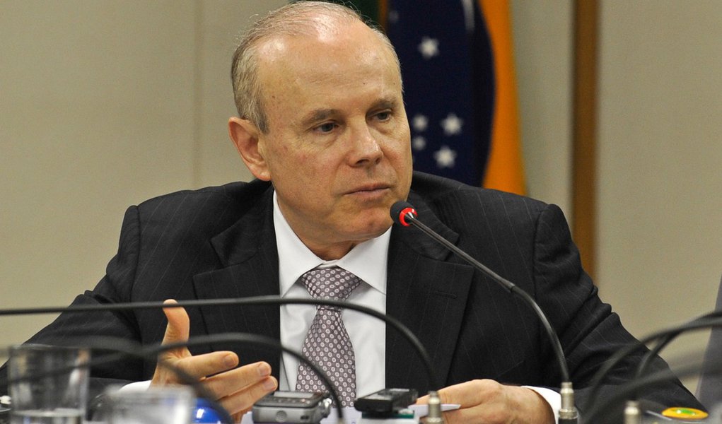 Governo só prorroga IPI reduzido após ouvir empresários (Foto: Antonio Cruz/ABr ) Governo só prorroga IPI reduzido após ouvir empresários