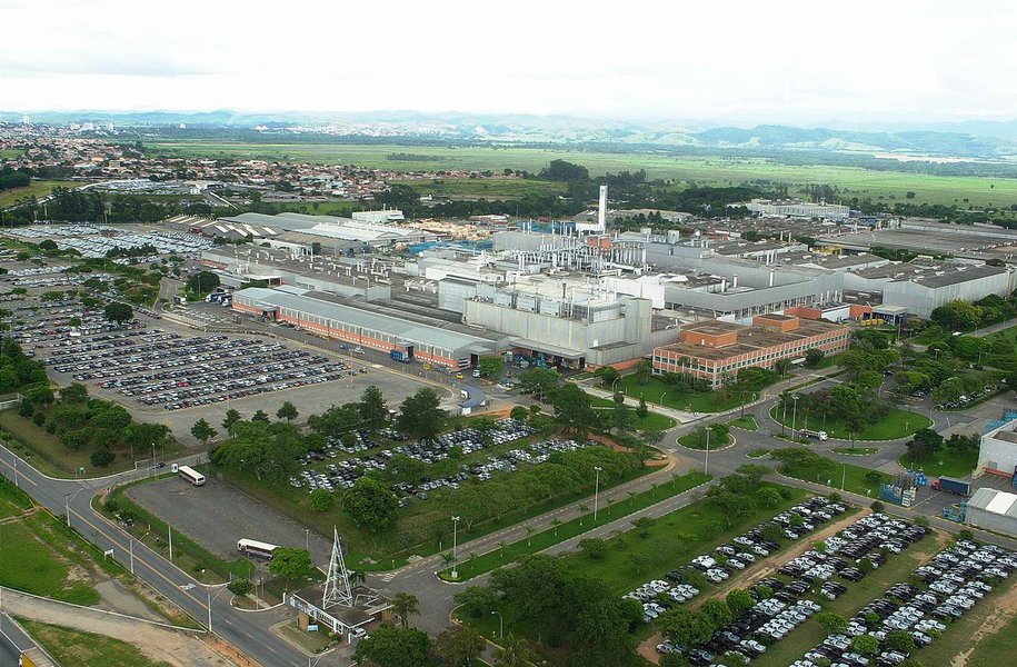 GM evita greve no Brasil ao adiar demissões GM evita greve no Brasil ao adiar demissões