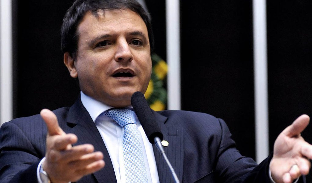 Tucano defende processo contra Rosemary Tucano defende processo contra Rosemary