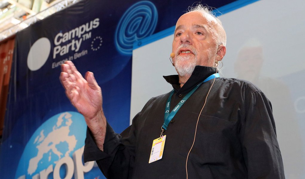 "Não devemos controlar conteúdos”, diz Paulo Coelho (Foto: Frame/Folhapress) "Não devemos controlar conteúdos”, diz Paulo Coelho