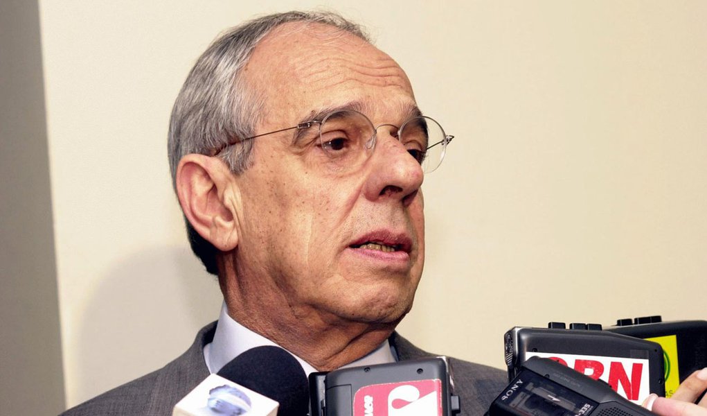 Thomaz Bastos usa suas armas para adiar Cachoeira na CPI (Foto: Ana Nascimento/Agência Brasil) Thomaz Bastos usa suas armas para adiar Cachoeira na CPI