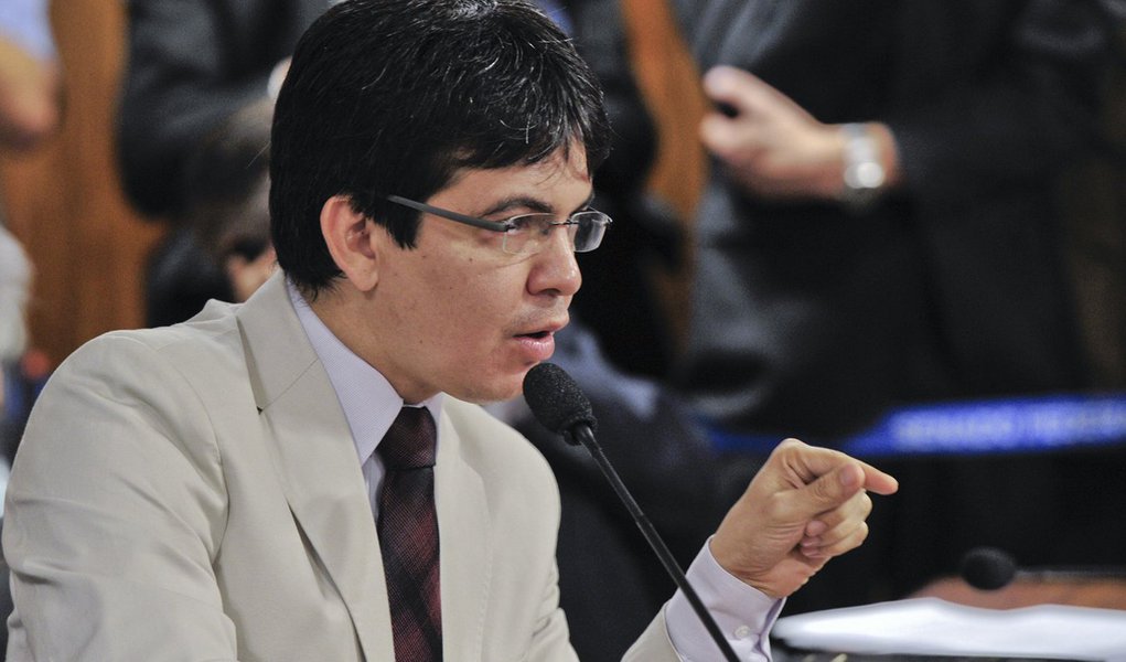 Parlamentares querem ampliar investigações sobre a Delta (Foto: Geraldo Magela/Agência Senado) Parlamentares querem ampliar investigações sobre a Delta