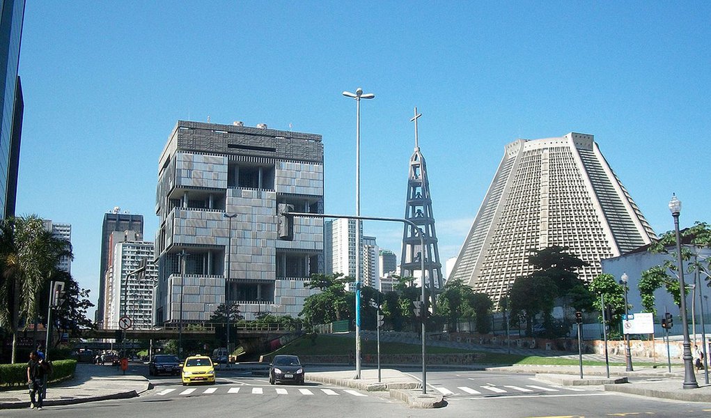 Endividamento põe nota da Petrobras em risco Endividamento põe nota da Petrobras em risco