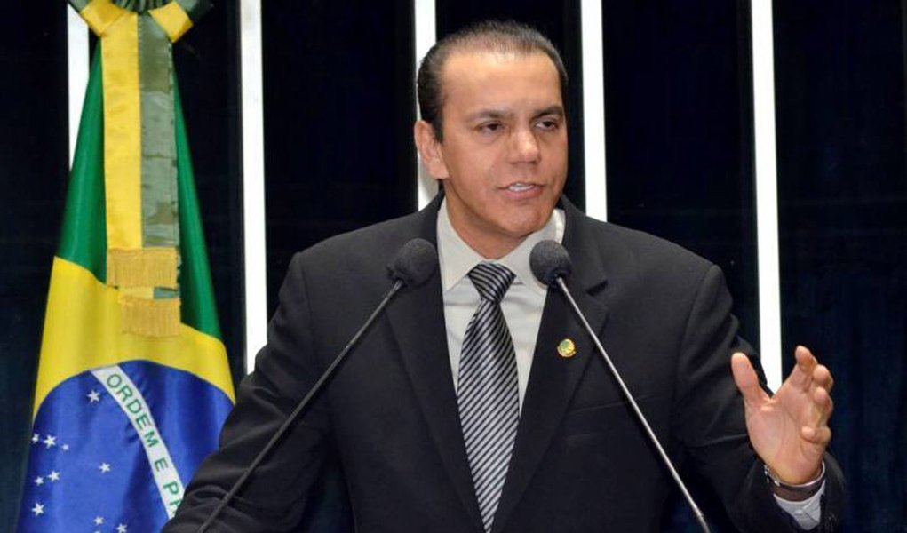 Ao 247, Ataídes Oliveira esclarece relação com Cachoeira (Foto: Divulgação) Ao 247, Ataídes Oliveira esclarece relação com Cachoeira