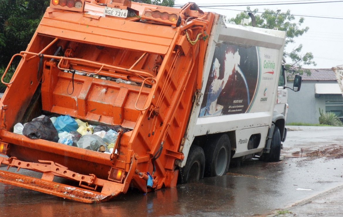 Comurg gasta R$ 9,5 mi com aluguel de caminhões Comurg gasta R$ 9,5 mi com aluguel de caminhões