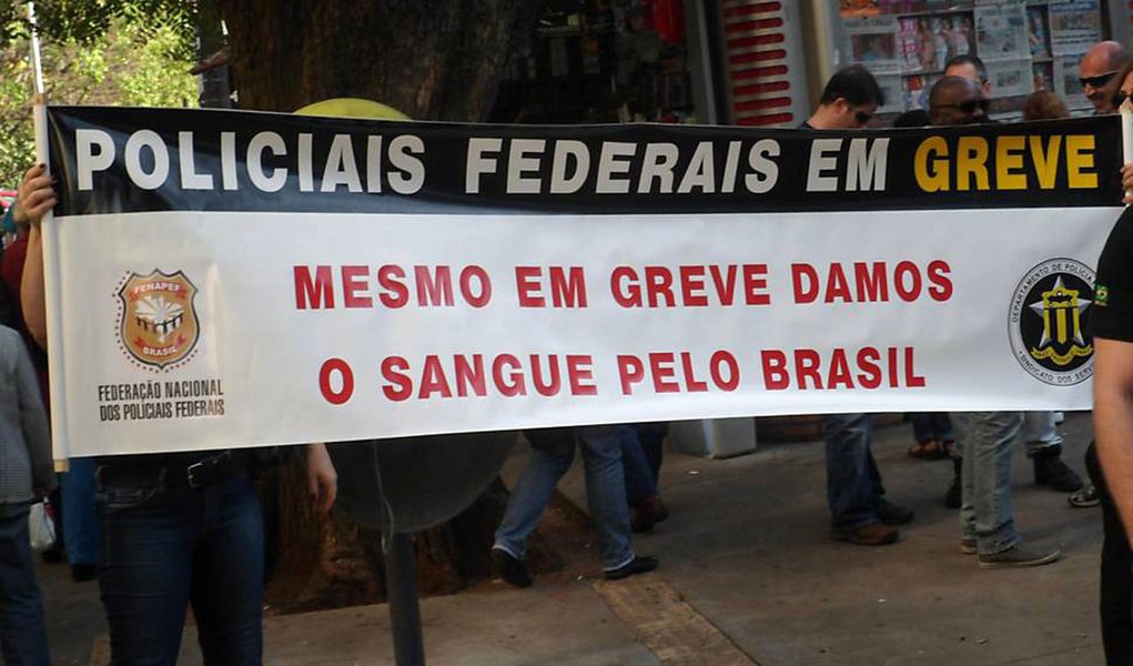 Sem acordo, grevistas multiplicam protestos (Foto: Divulgação) Sem acordo, grevistas multiplicam protestos