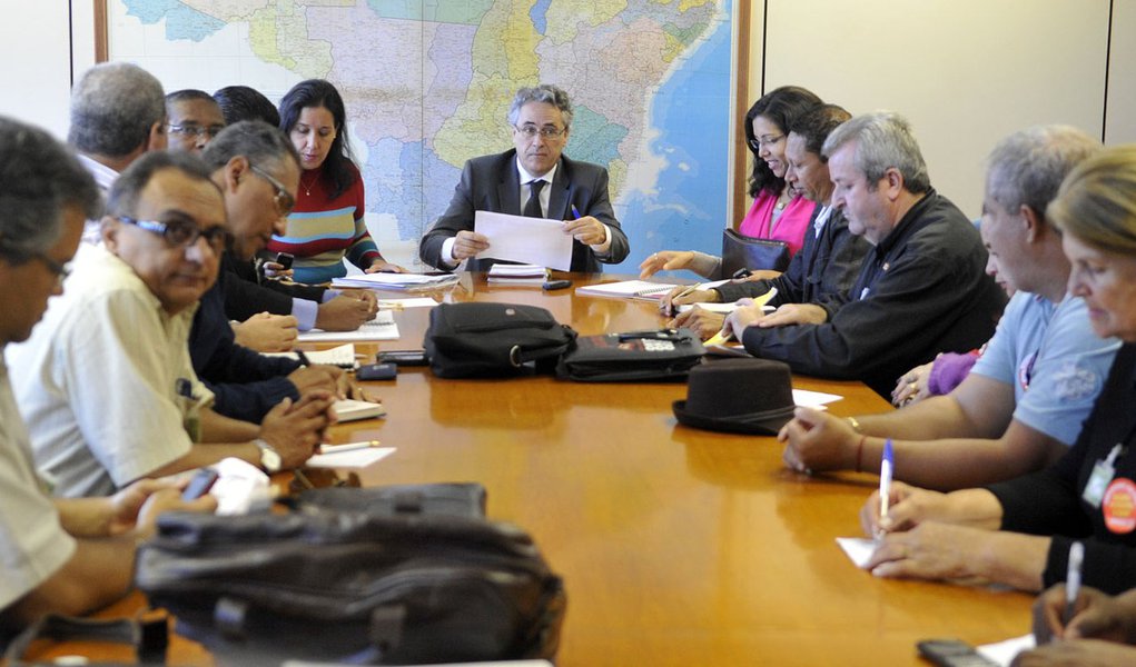 Governo e grevistas não entram em acordo (Foto: Antonio Cruz/Agência Brasil) Governo e grevistas não entram em acordo