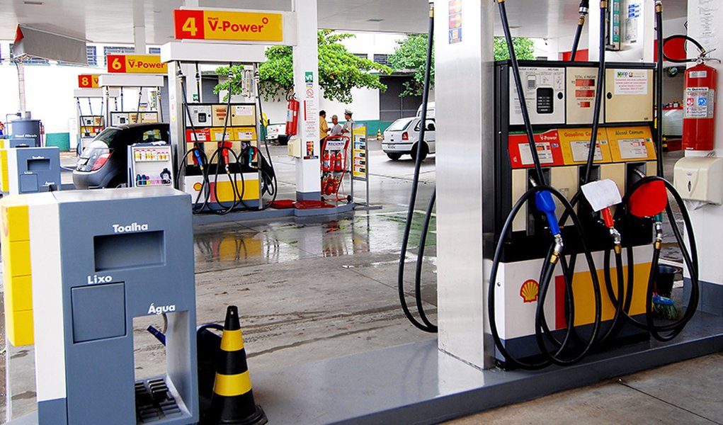Gasolina deve sofrer aumento de 7% Gasolina deve sofrer aumento de 7%