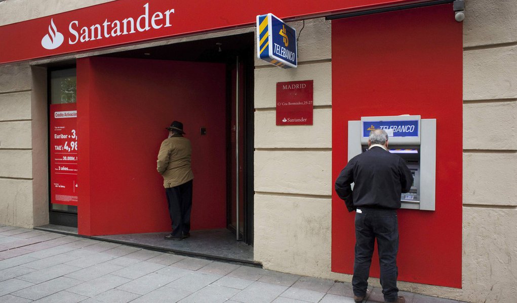 Santander e mais 15 são rebaixados na Espanha (Foto: Susana vera/REUTERS) Santander e mais 15 são rebaixados na Espanha