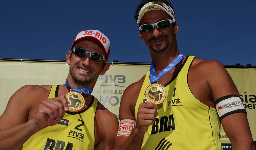 Ricardo e Pedro Cunha ficam com o ouro na Polônia (Foto: FIVB/Divulgação) Ricardo e Pedro Cunha ficam com o ouro na Polônia