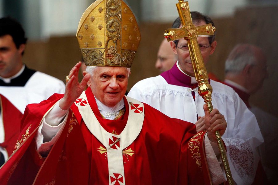 Bento XVI condena adoção por casais gays Bento XVI condena adoção por casais gays
