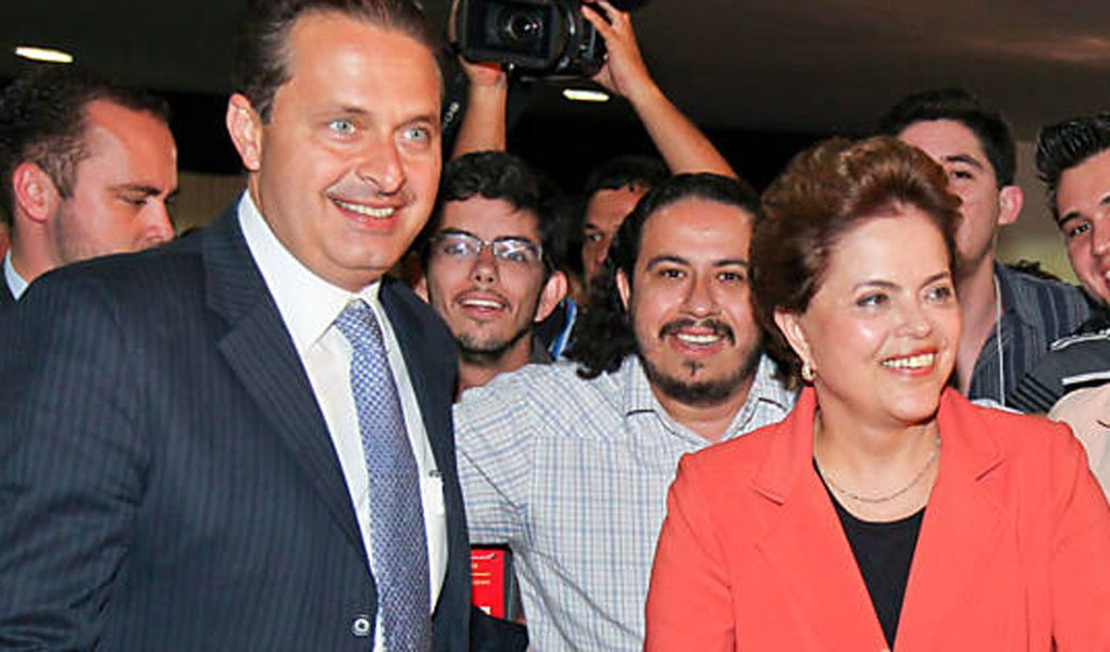 O que será que Dilma e Eduardo tanto conversam? O que será que Dilma e Eduardo tanto conversam?