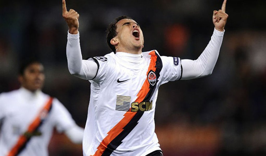 São Paulo assina contrato com meia Jadson (Foto: DIVULGAÇÃO) São Paulo assina contrato com meia Jadson