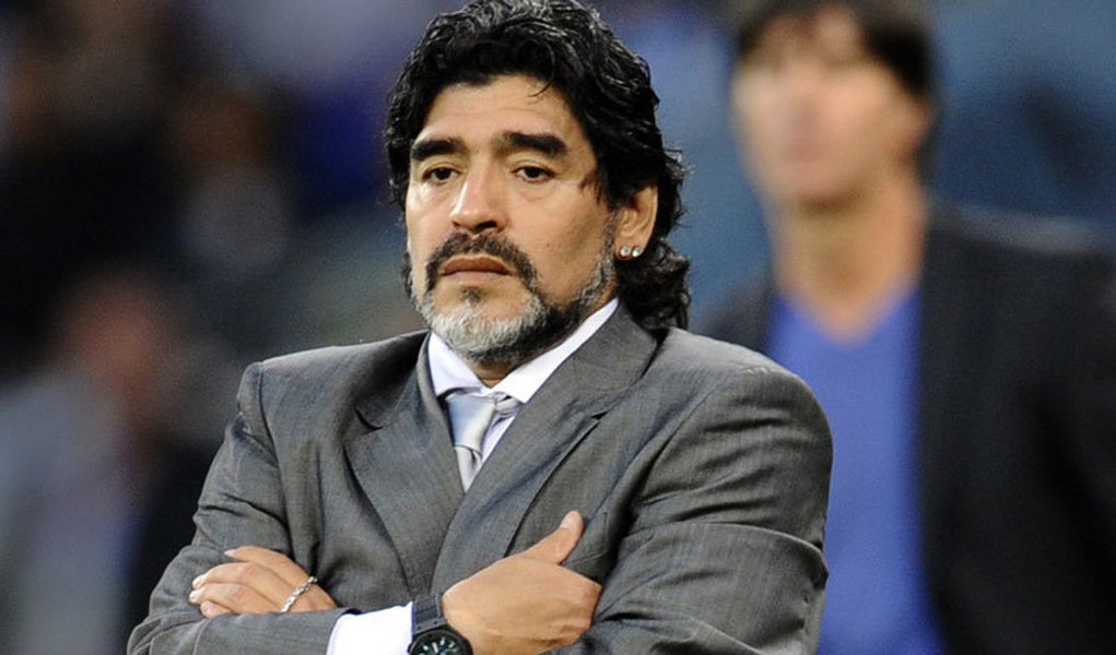 Maradona passa por cirurgia para retirar pedra do rim (Foto: Divulgação ) Maradona passa por cirurgia para retirar pedra do rim