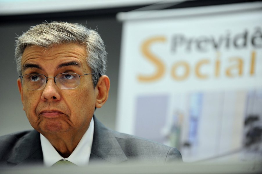 Garibaldi: "Brasileiro se aposenta cedo demais" (Foto: FABIO RODRIGUES-POZZEBOM/ABR) Garibaldi: "Brasileiro se aposenta cedo demais"