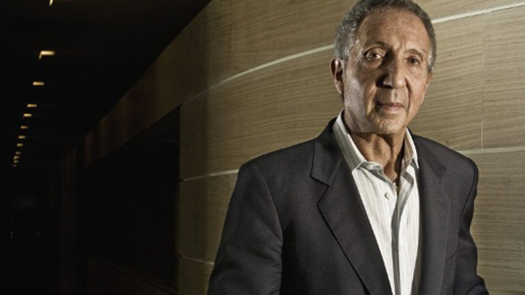 Abílio Diniz vende R$ 1,5 bi em ações do Pão de Açúcar Abílio Diniz vende R$ 1,5 bi em ações do Pão de Açúcar