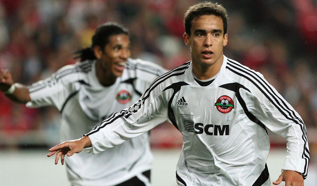 Jadson chora em despedida após sete anos no Shaktar (Foto: DIVULGAÇÃO) Jadson chora em despedida após sete anos no Shaktar