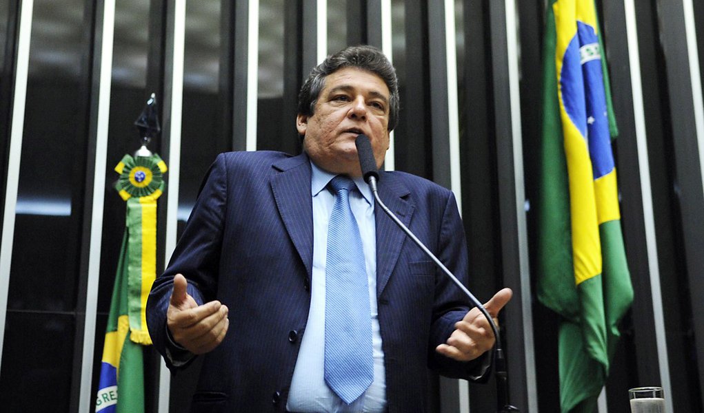 Veja detona festinhas "fantasmas" de Silvio Costa (Foto: Wilson Dias/ABr) Veja detona festinhas "fantasmas" de Silvio Costa