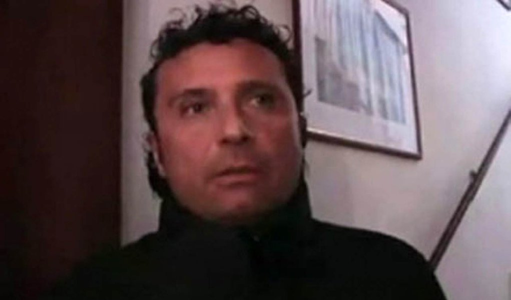 Comandante de cruzeiro é detido e interrogado (Foto: Reprodução) Comandante de cruzeiro é detido e interrogado
