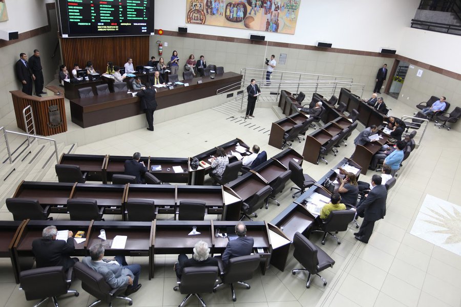 Fim do 14º salário ficou só na promessa Fim do 14º salário ficou só na promessa