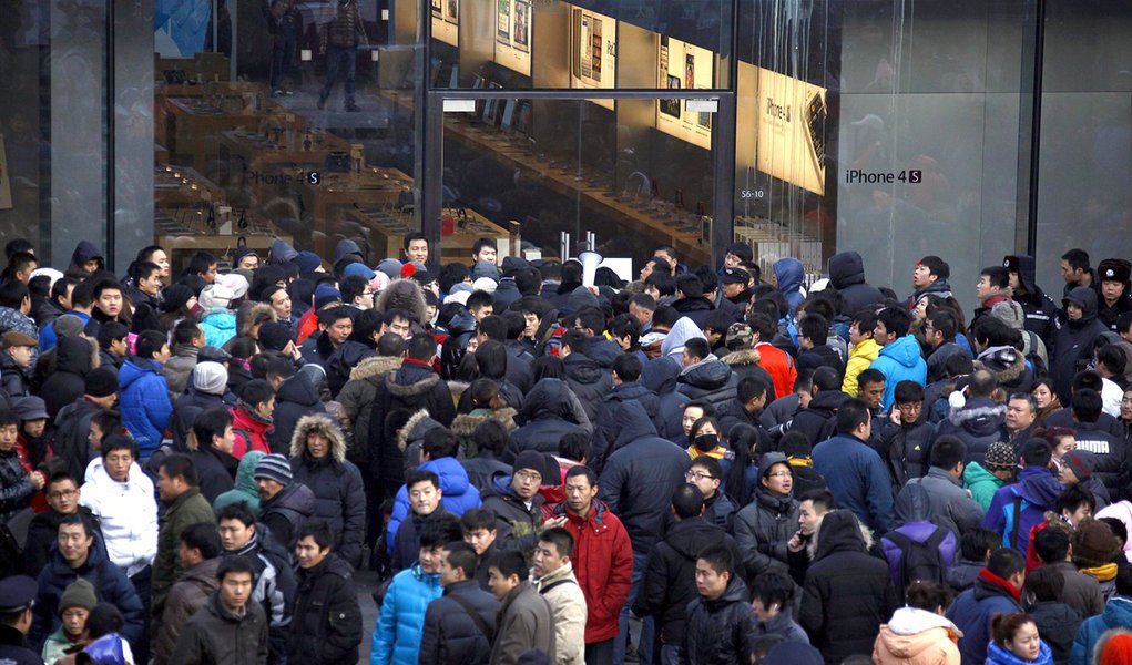 Após tumultos, Apple cancela lançamento do 4S na China (Foto: DAVID GRAY/Reuters) Após tumultos, Apple cancela lançamento do 4S na China