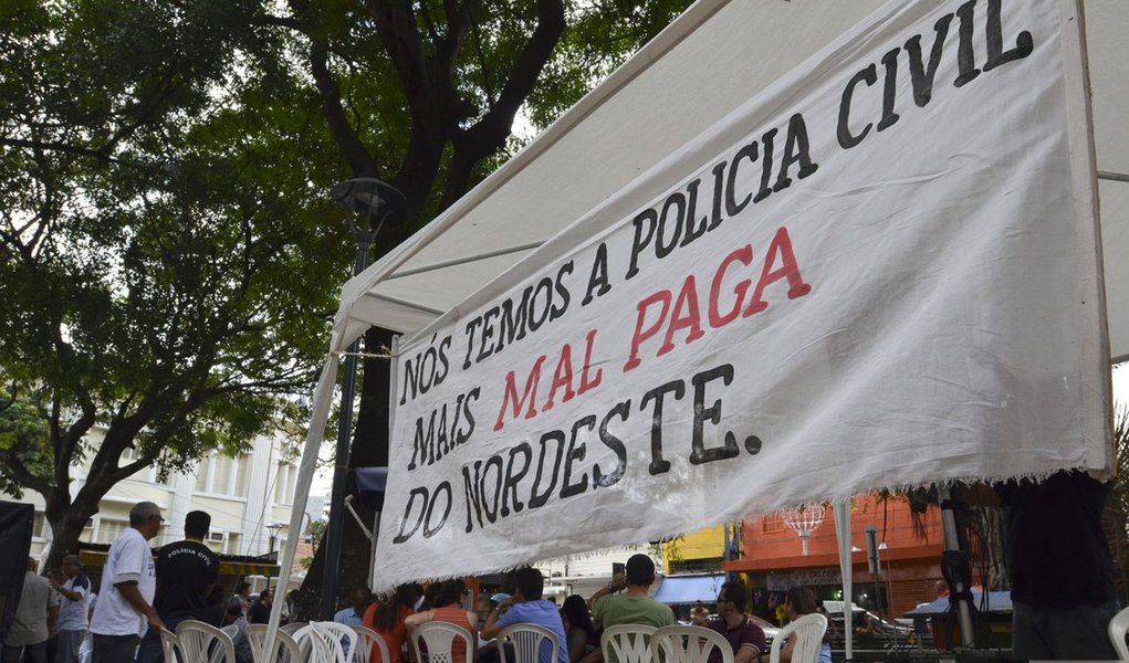 Polícia civil encerra greve no Ceará, e peritos ameaçam parar (Foto: Marcello Casal Jr/Agência Brasil) Polícia civil encerra greve no Ceará, e peritos ameaçam parar