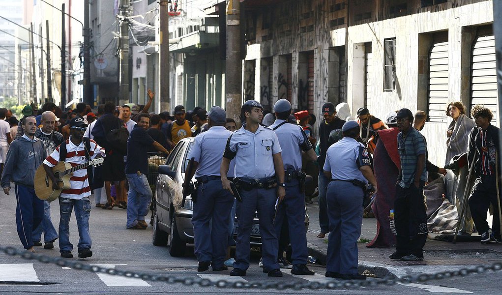Presa traficante que abastecia cracolância (Foto: AYRTON VIGNOLA/AGÊNCIA ESTADO) Presa traficante que abastecia cracolância