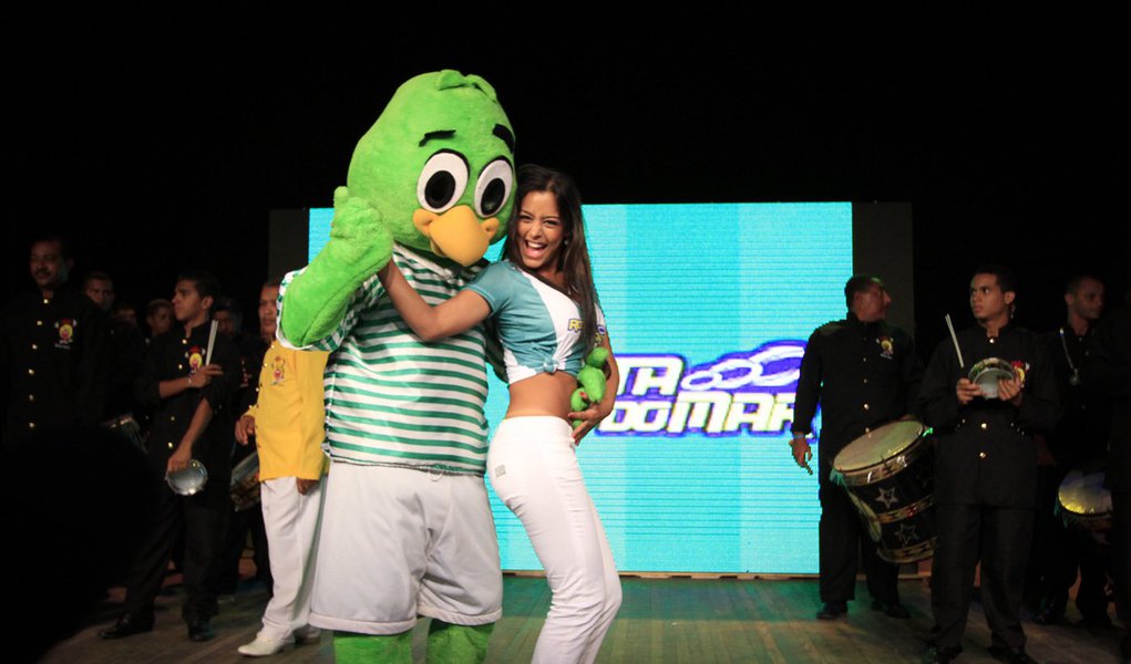 Larissa Riquelme conquista o Recife (Foto: Igo Bione/JC Imagem/AE) Larissa Riquelme conquista o Recife