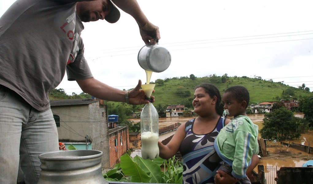 Vítimas das enchentes terão Bolsa Família antecipado (Foto: JADSON MARQUES/AGÊNCIA ESTADO) Vítimas das enchentes terão Bolsa Família antecipado