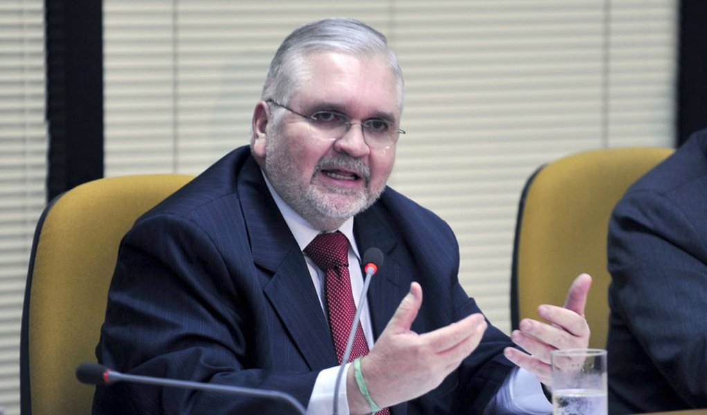 Gurgel pede investigação sobre vazamento de grampos de Cachoeira (Foto: Divulgação) Gurgel pede investigação sobre vazamento de grampos de Cachoeira