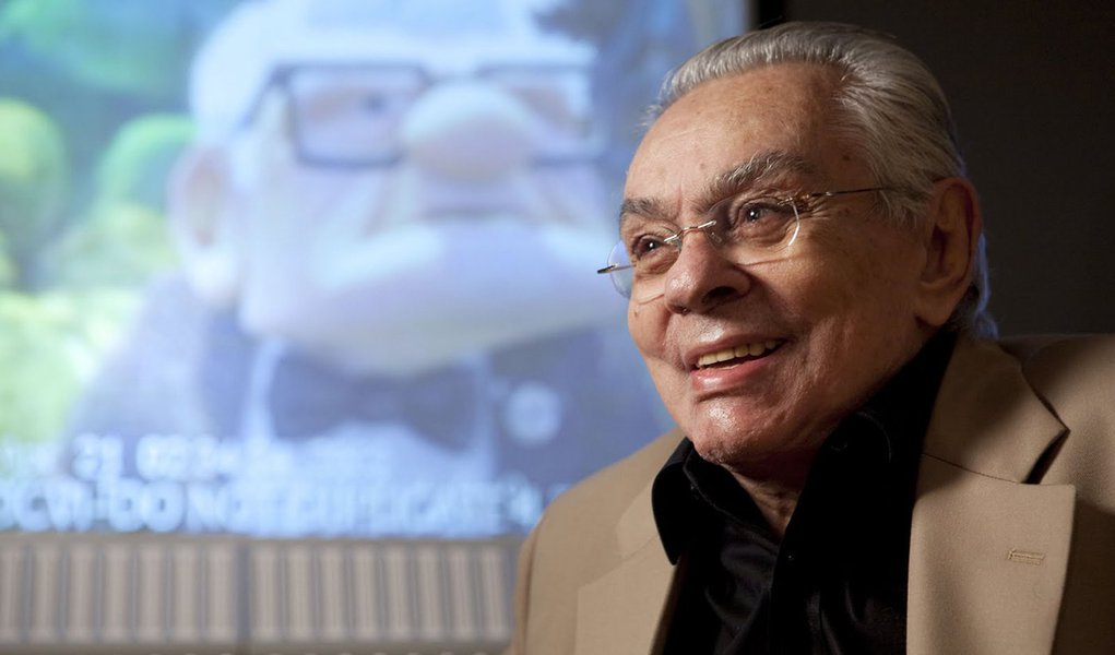 Internado há 20 dias, Chico Anysio sorri para a mulher (Foto: Divulgação) Internado há 20 dias, Chico Anysio sorri para a mulher