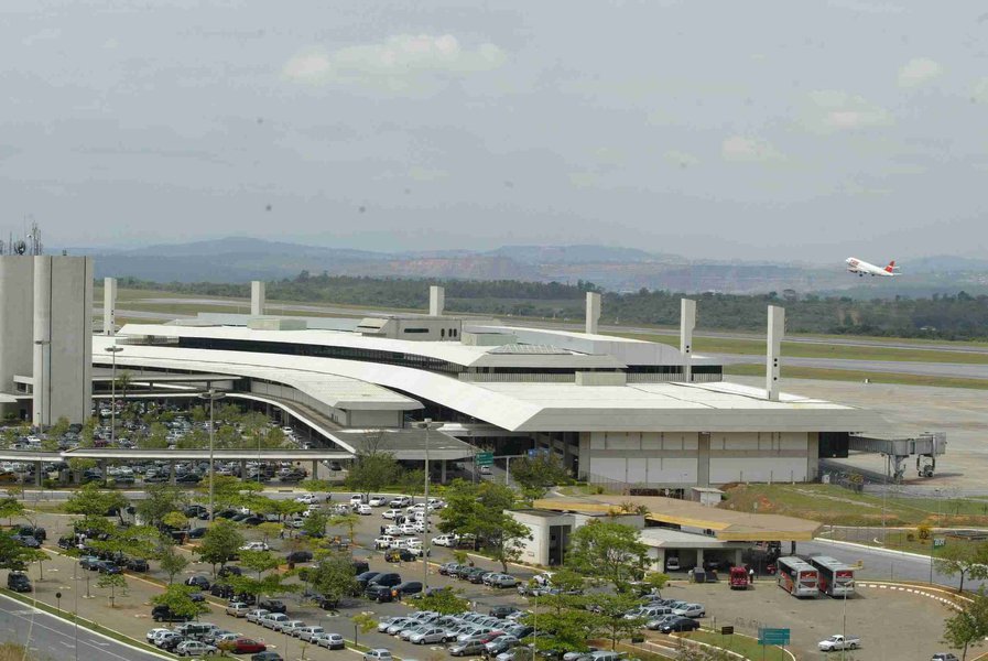 Aeroportos mineiros vão ganhar R$ 235 mi Aeroportos mineiros vão ganhar R$ 235 mi