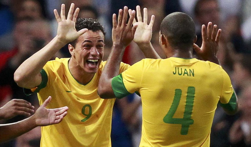 Brasil faz 3, tem artilheiro e disputará ouro inédito (Foto: Andrea Comas/Reuters) Brasil faz 3, tem artilheiro e disputará ouro inédito