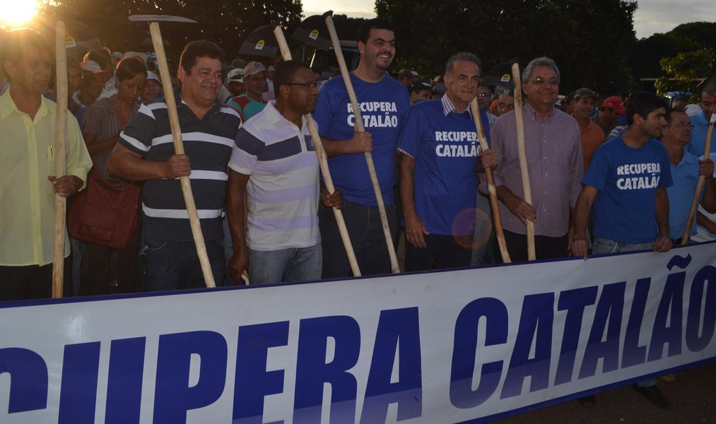 ‘Recupera Catalão’ começa com limpeza emergencial (Foto: Thiago Ferreira) ‘Recupera Catalão’ começa com limpeza emergencial